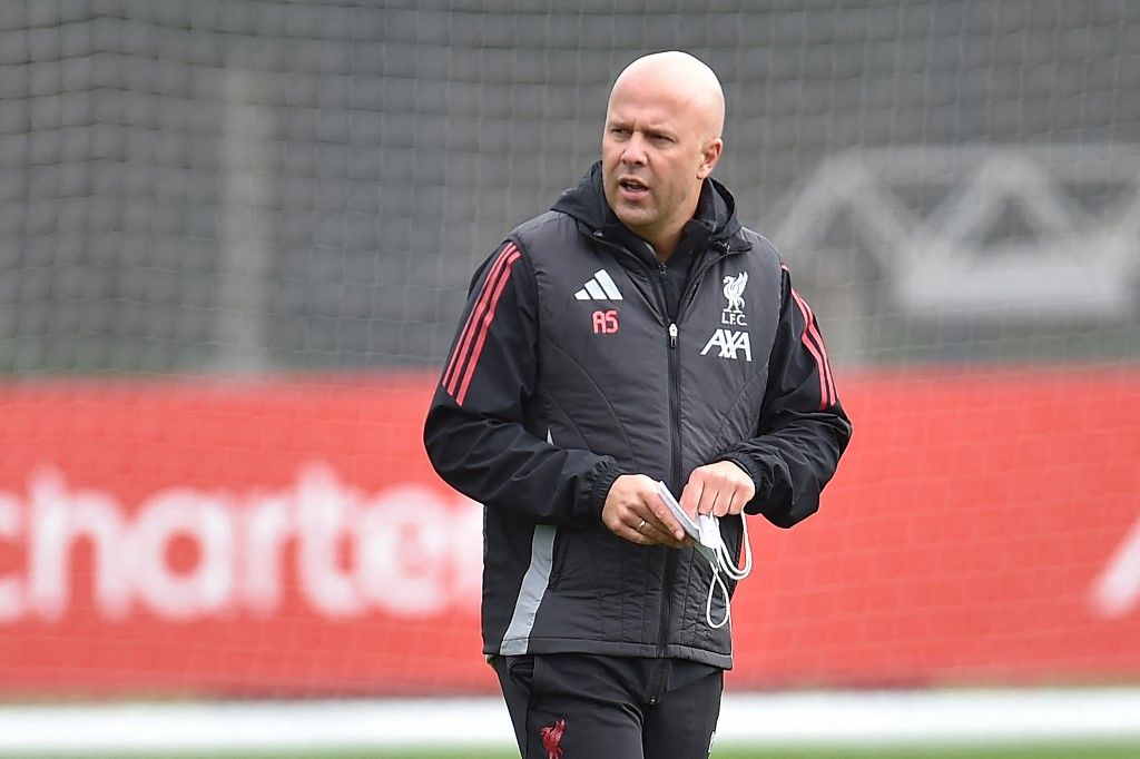Arne Slot a Liverpool hétfői edzésén