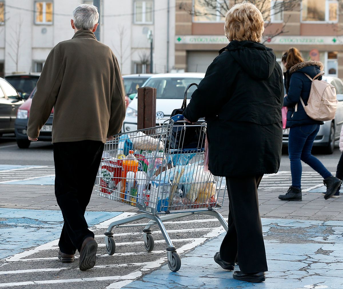 Akciós lehet a sonka, a tojás, a kalács, az édesség, sőt sok üzletben az italok és üdítők ára is lejjebb megy