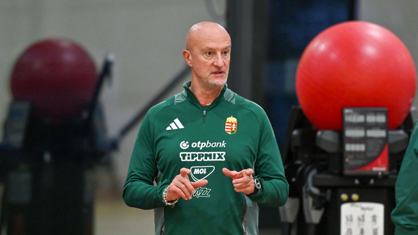 Marco Rossi
Telki, 2025. november 10.
Marco Rossi szövetségi kapitány, a magyar labdarúgó-válogatott edzésén az MLSZ Telki Edzőközpontjában 2025. november 10-én. A magyar csapat november 13-án Örményország ellen lép pályára Jerevánban, három nappal később