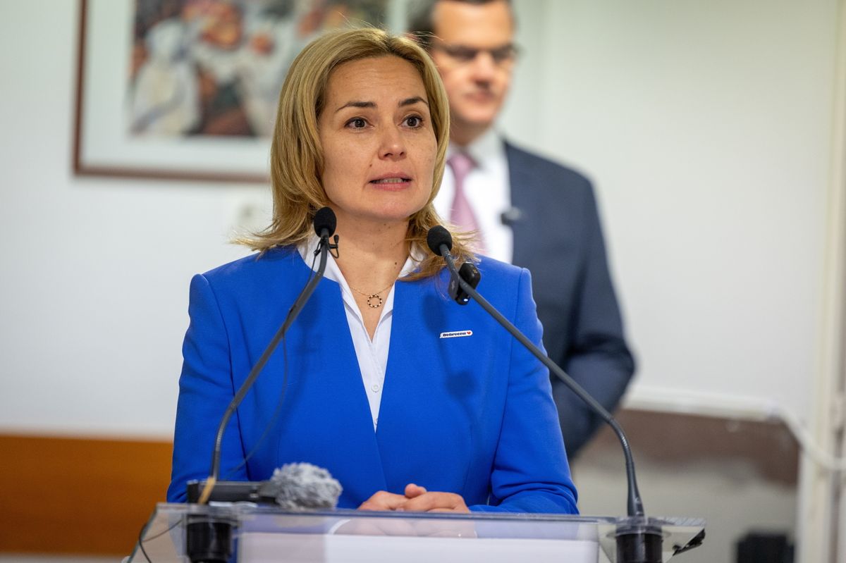 Debrecen, 2025. november 19.
Széles Diána (Fidesz-KDNP) alpolgármester beszédet mond a Debreceni Egyetem klinikája új MR-berendezésének bemutatóján 2025. november 19-én.
MTI/Erdős József