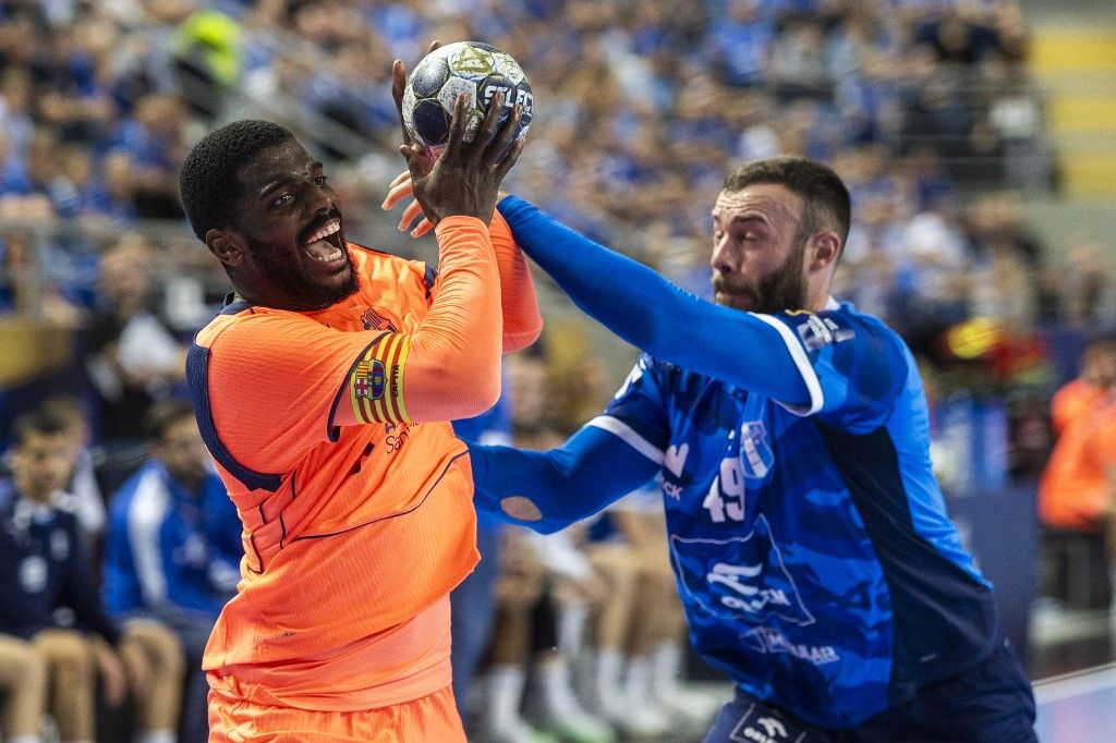 Fazekas Gergő mellett Szita Zoltán baja is meggyűlt Dika Memmel a Wisla Plock barcelonai kézilabda-BL-mérkőzésén