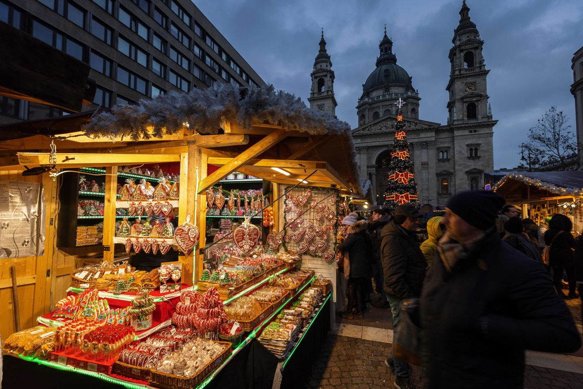 Budapest, 2022. november 19.
A Szent István téri Advent Bazilika karácsonyi vásár 2022. november 19-én.
MTI/Mohai Balázs