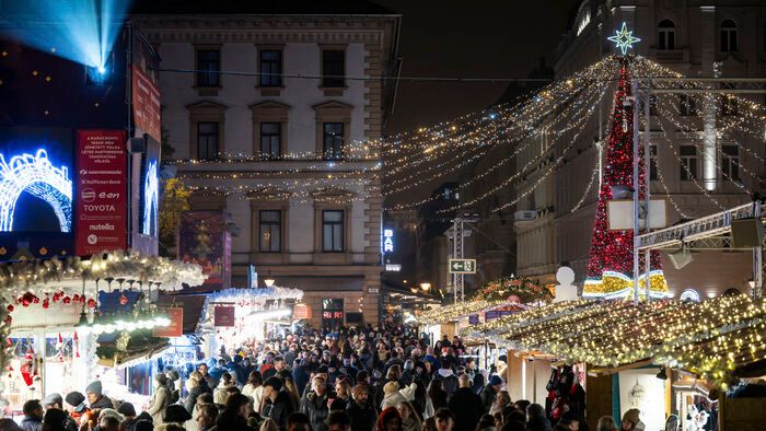 Megnyílt Budapest ikonikus karácsonyi vására