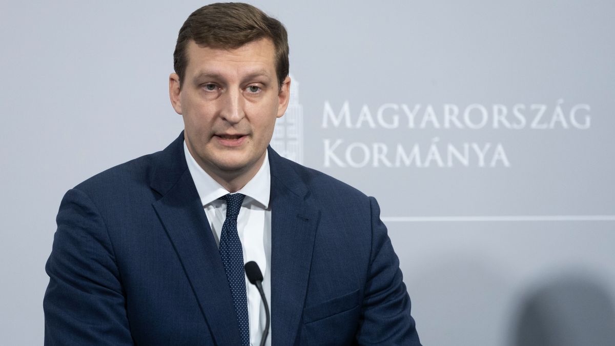 Budapest, 2025. november 25.Panyi Miklós, a Miniszterelnökség parlamenti és stratégiai államtitkára az Otthon Start Program eddigi eredményeiről és az új lakásfejlesztésekről tartott sajtótájékoztatón a Miniszterelnökség konferenciatermében 2025. november 25-én.MTI/Kocsis Zoltán