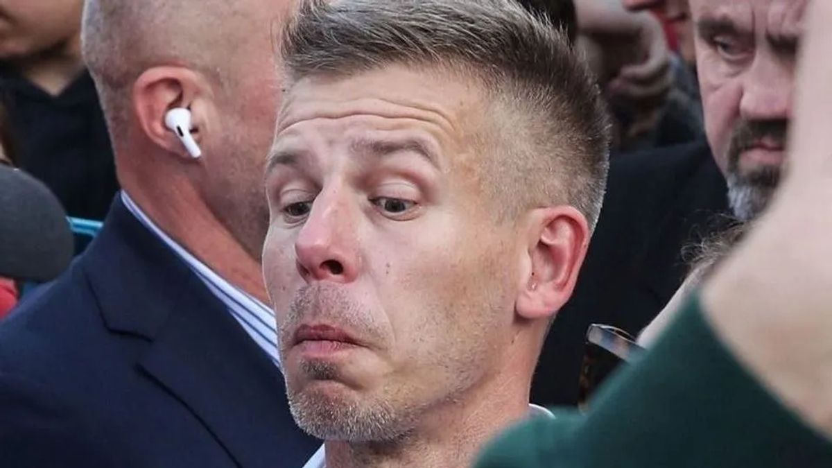 A hazai az smafu, Magyar Péter csak 1200 forintos vizet iszik