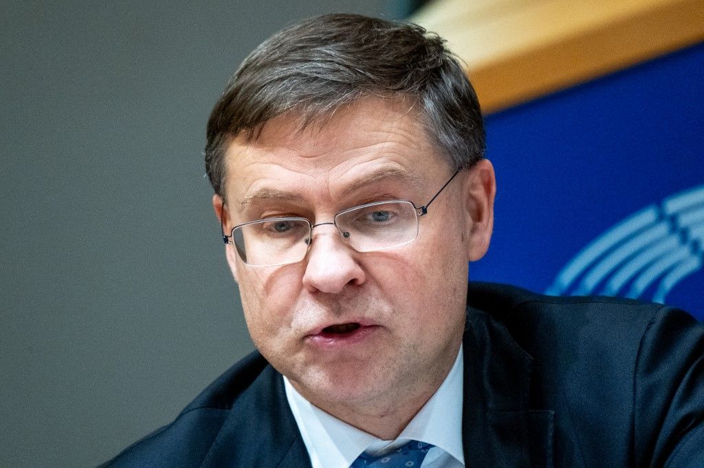 A jogtiprások ellenére Valdis Dombrovskis nyilvánvalóvá tette, hogy Brüsszel az újabb közös eladósodást is vállalná Ukrajna kedvéért