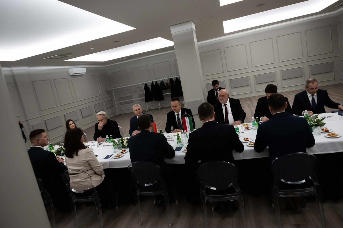 Szijjártó Péter külgazdasági és külügyminiszter Litvánia második legnagyobb pártjával tárgyalt (Forrás: Facebook)