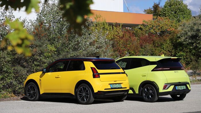 Renault 5 E-Tech és BYD Dolphin Surf összehasonlító teszt