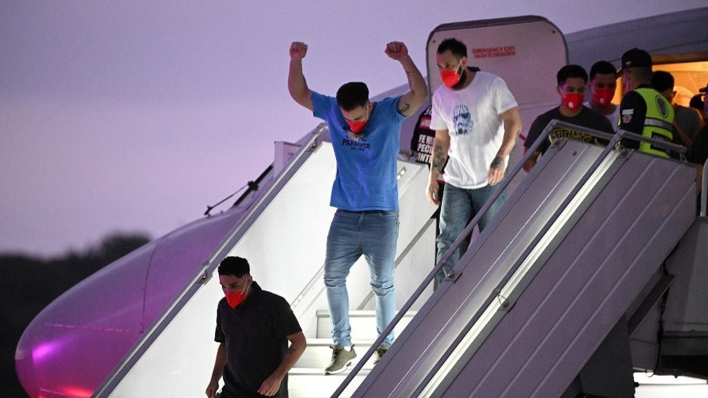 A Biden-kormányzat adófizetői pénzből szállásolt el migránsokat repülőtereken