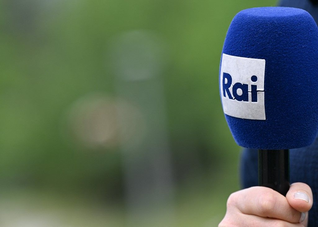 BANFF, CANADA  JUNE 17:
A journalist holds a microphone displaying the RAI  Radiotelevisione italiana logo during the Kananaskis G7 Summit at the International Media Center in Banff, Alberta, Canada, on June 17, 2025. (Photo by Artur Widak/NurPhoto) (Photo by Artur Widak / NurPhoto via AFP)