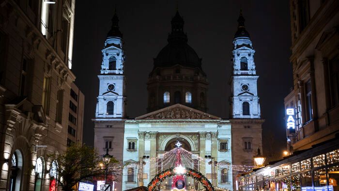 Megnyílt Budapest ikonikus karácsonyi vására