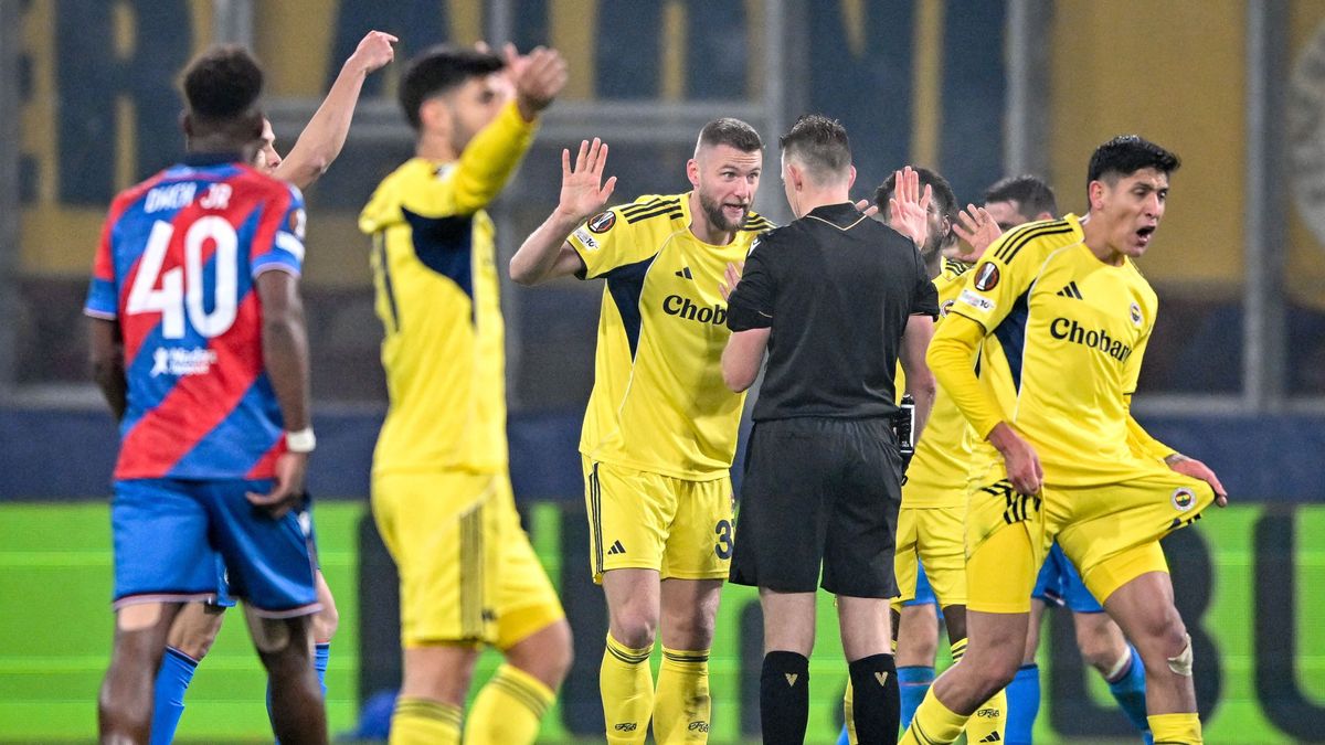 Sokkoló hír a Fradi következő ellenfelének, a Fenerbahce három játékosát is eltiltotta az UEFA