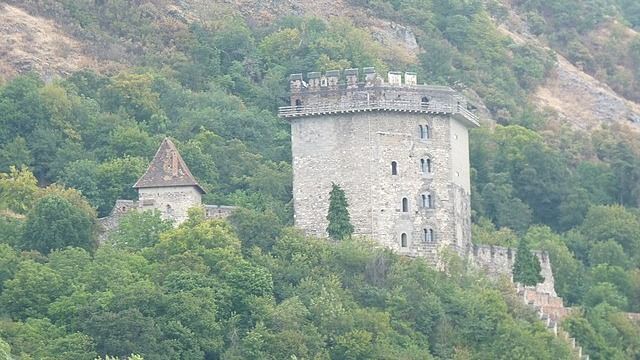 Salamon-torony Visegrádon. forrás: Wikimedia Commons