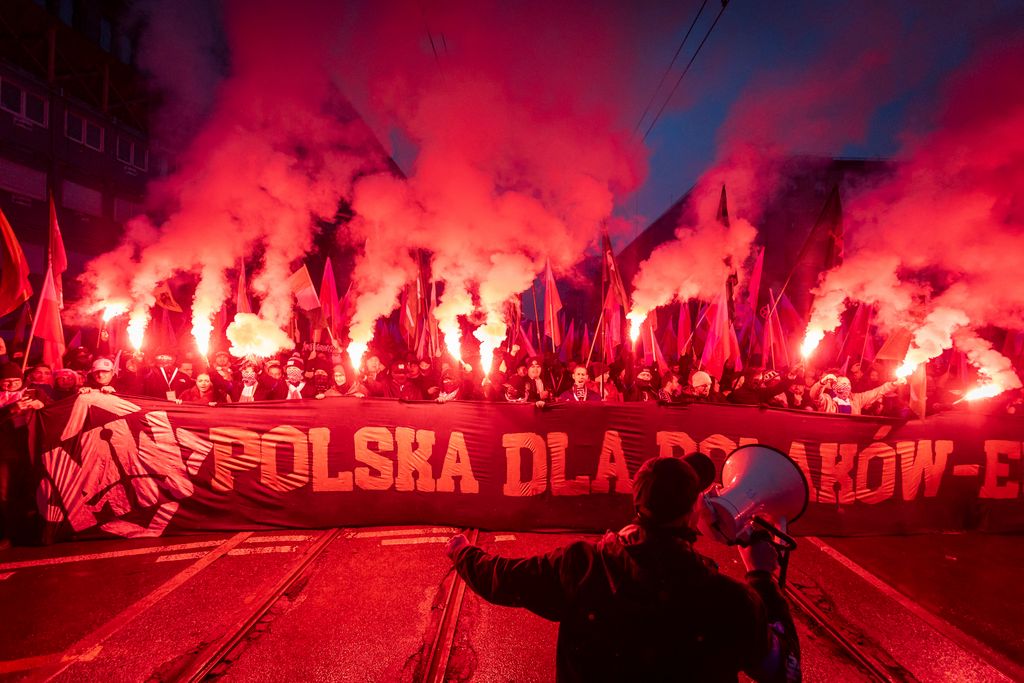 Lengyelország - Nacionalista csoportok által szervezett lengyel függetlenség napi tüntetés Varsóban