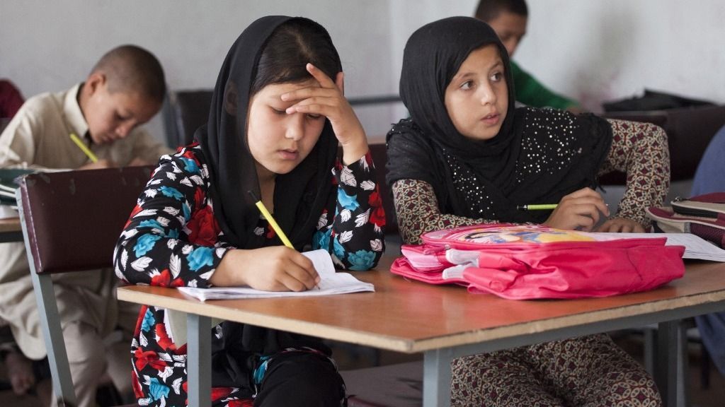 Az iszlám befolyására irányuló kísérleteket tártak fel a közintézményekben, az iskoláktól a sportklubokig