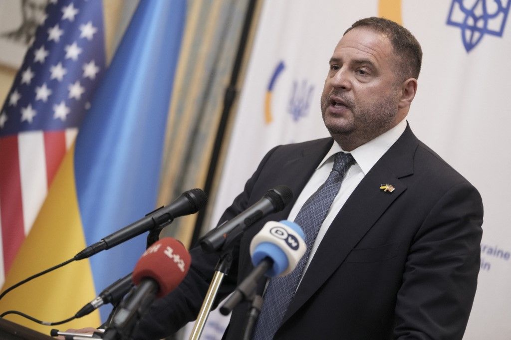 Zelenszkij kénytelen lesz meneszteni Andrij Jermakot?