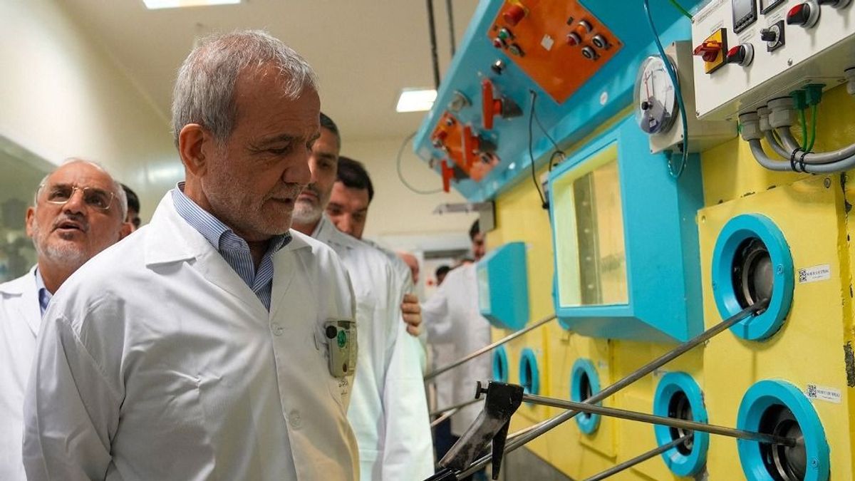 Még nagyobb erővel építjük újjá az atomlétesítményeinket – üzent az iráni elnök