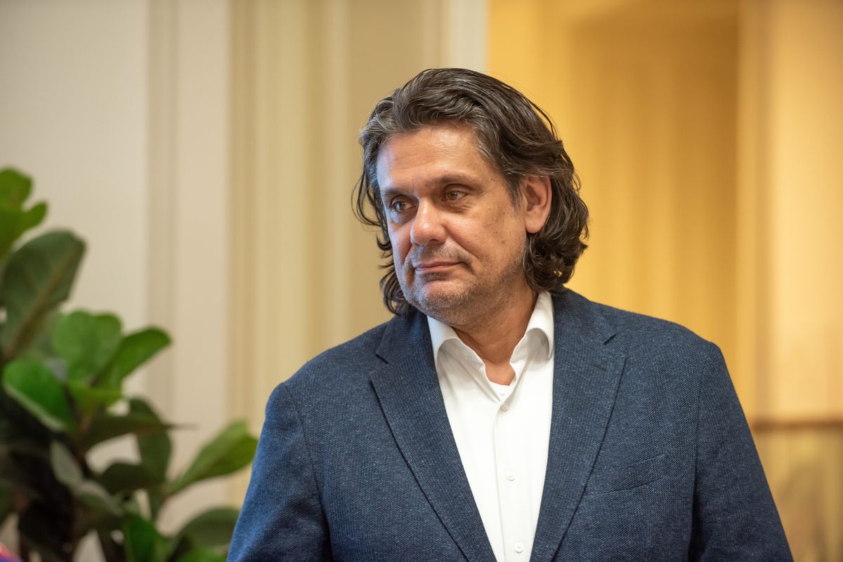 Pécs, 2025. május 9.
Deutsch Tamás, a Fidesz európai parlamenti (EP-) képviselője a Fidesz és a KDNP országjárása keretében tartott pécsi lakossági fórum előtti sajtótájékoztatón 2025. május 9-én.
MTI/Kacsúr Tamás