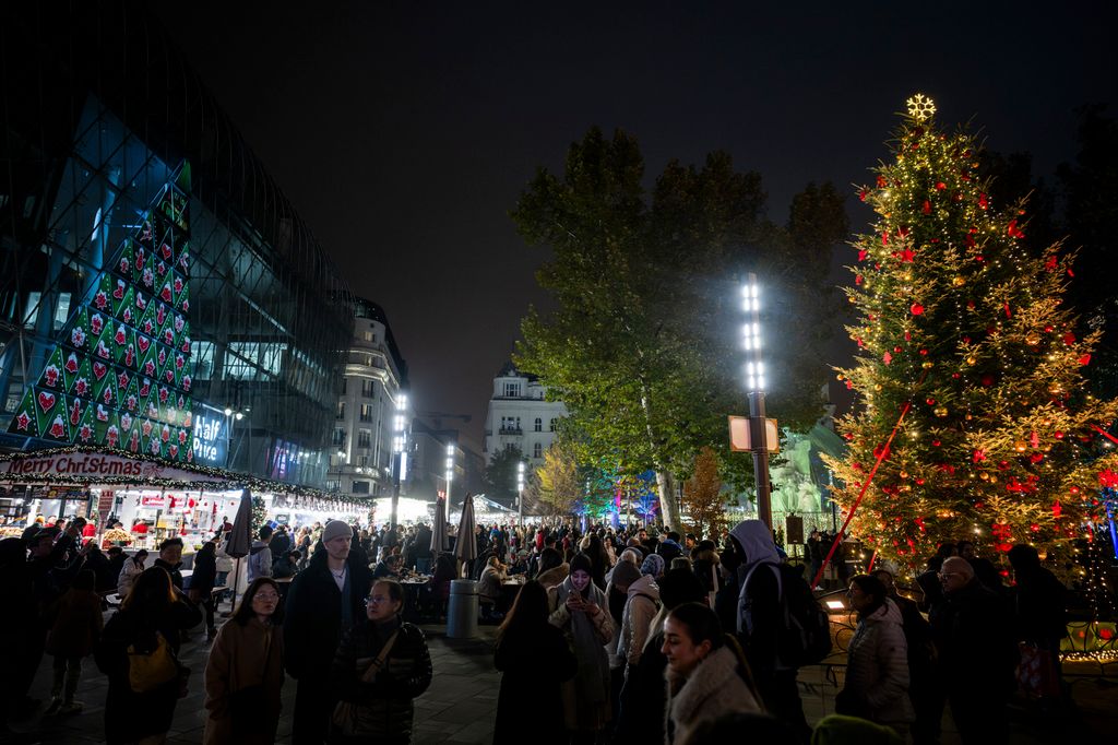 Megnyílt Budapest ikonikus karácsonyi vására