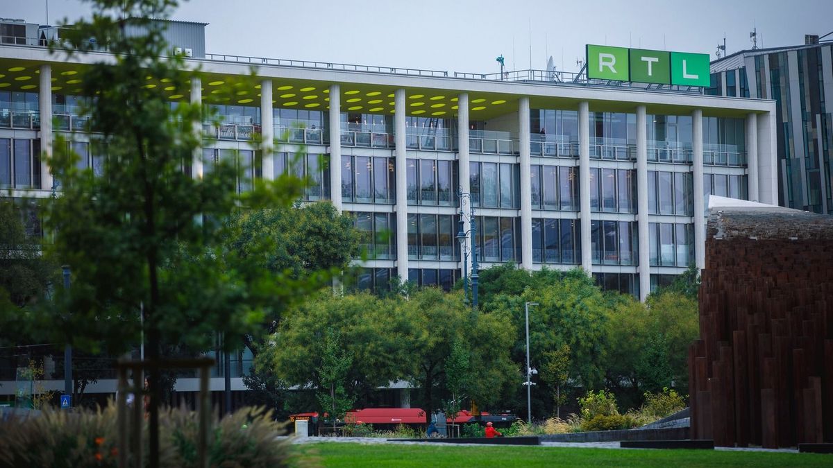 Európában példa nélküli, hogy egy külföldi tévé a magyarországi RTL-hez hasonlóan szóljon bele a politikába