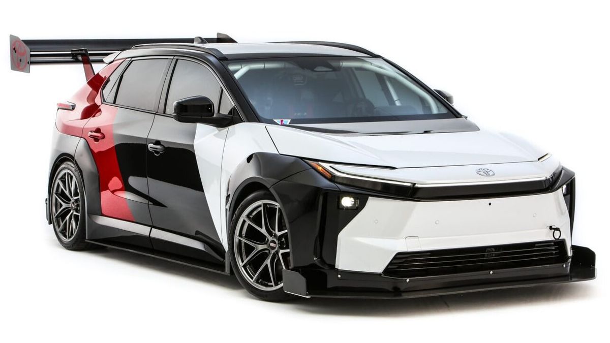 Menő versenyautót épített első elektromos típusából a Toyota