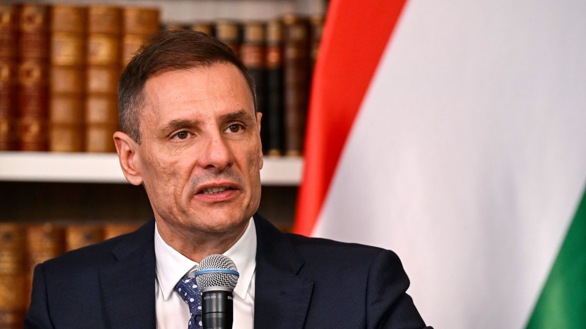 Budapest, 2025. október 2.
Tuzson Bence igazságügyi miniszter a felújított Budapesti Áldozatsegítő Központ újranyitási ünnepségén rendezett Fókuszban az áldozatsegítés című panelbeszélgetésen az Igazságügyi Minisztériumban 2025. október 2-án.
MTI/Purger Tamás