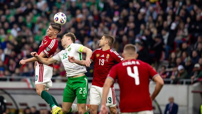 Szalai Attila (négyesben) sárgát kapott az írek ellen, eltiltott lesz a vb-pótselejtezőn, ami nehezíti Marco Rossi dolgát