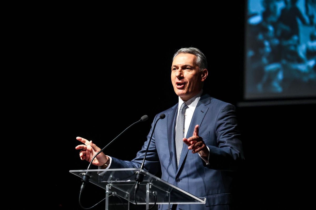 Bonyhád, 2025. október 22.
Lázár János építési és közlekedési miniszter beszédet mond az 1956-os forradalom és szabadságharc 69. évfordulója alkalmából tartott bonyhádi megemlékezésen 2025. október 22-én.
MTI/Kiss Dániel