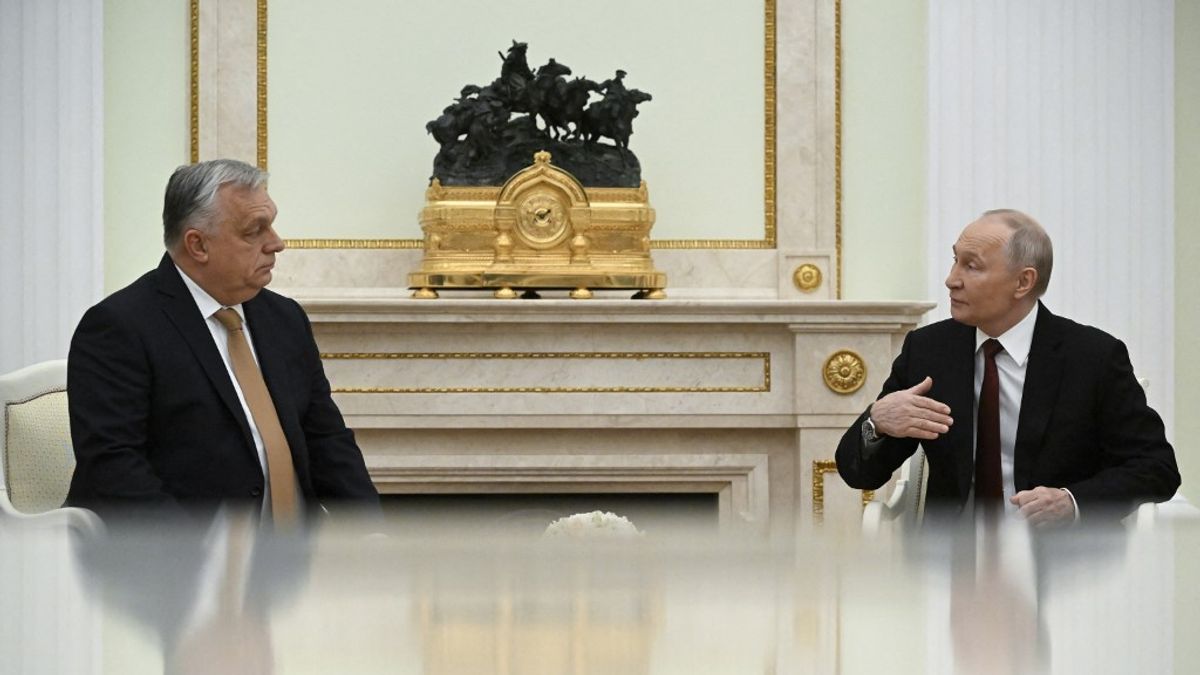 Így fogadta Vlagyimir Putyin Orbán Viktort + videó