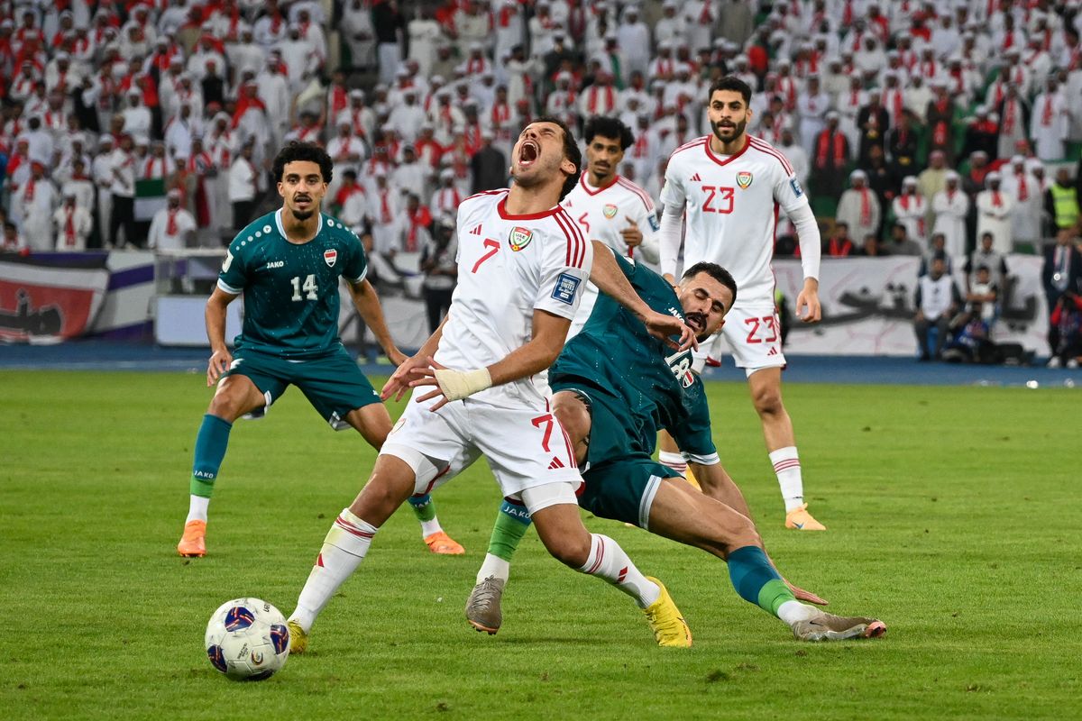 BASRA, IRAQ - NOVEMBER 18: Eymen Huseyin (R) of Iraq in action against Ali Saleh (L) of UAE during the 2026 FIFA World Cup Asian qualifiers fifth round second leg match between Iraq and United Arab Emirates at Basra International Stadium in Basra, Iraq, on November 18, 2025. Haidar Mohammed Ali / Anadolu (Photo by HAIDAR MOHAMMED ALI / Anadolu via AFP)