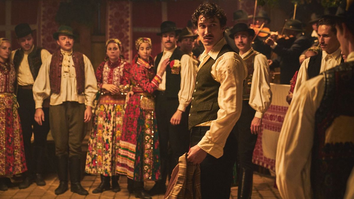 Hamarosan mozikban a Hunyadi-sorozat és a Hogyan tudnék élni nélküled? néptáncos szerelemgyereke – íme az első előzetes