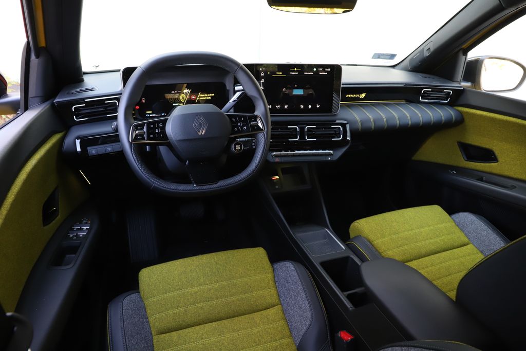 Renault 5 E-Tech és BYD Dolphin Surf összehasonlító teszt