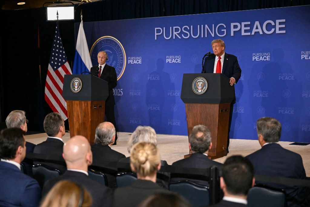 US President Donald Trump (R) and Russian President Vladimir Putin deliver a joint press conference after participating in a US-Russia summit on Ukraine at Joint Base Elmendorf-Richardson in Anchorage, Alaska, on August 15, 2025. (Photo by Andrew CABALLERO-REYNOLDS / AFP)
