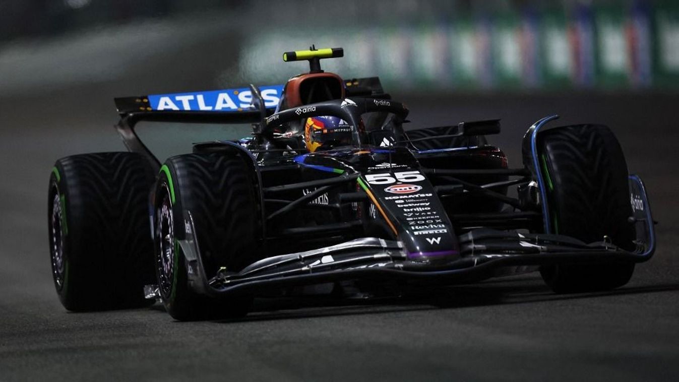 Carlos Sainz okozta a Las Vegas-i Nagydíj időmérőjének meglepetését, de utána vizsgálat indult ellene  LAS VEGAS, NEVADA - NOVEMBER 21: Carlos Sainz of Spain driving the (55) Williams FW47 Mercedes on track during qualifying ahead of the F1 Grand Prix of 