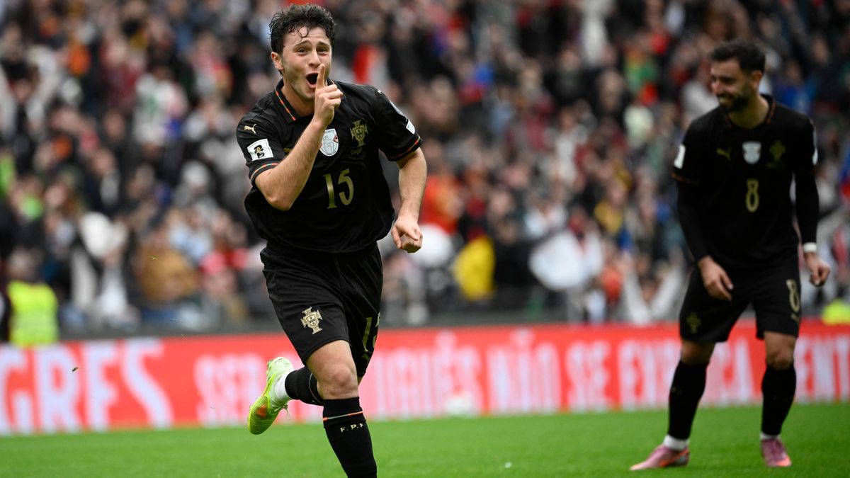 Joao Neves hatalmas gólt rúgott, ezzel Portugália már négy góllal vezetett a félidőben.