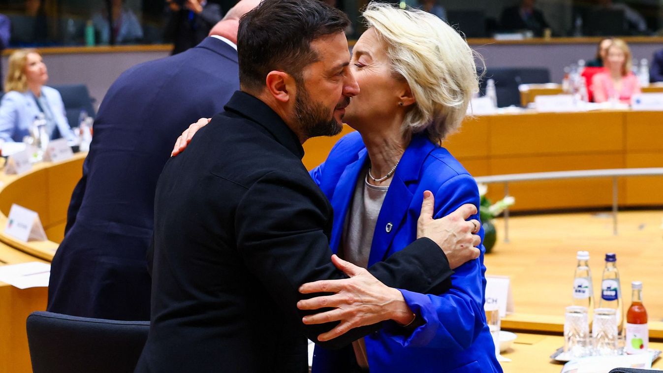 Volodimir Zelenszkij ukrán elnök és Ursula von der leyen az Európai Bizottság elnöke (Fotó: AFP)