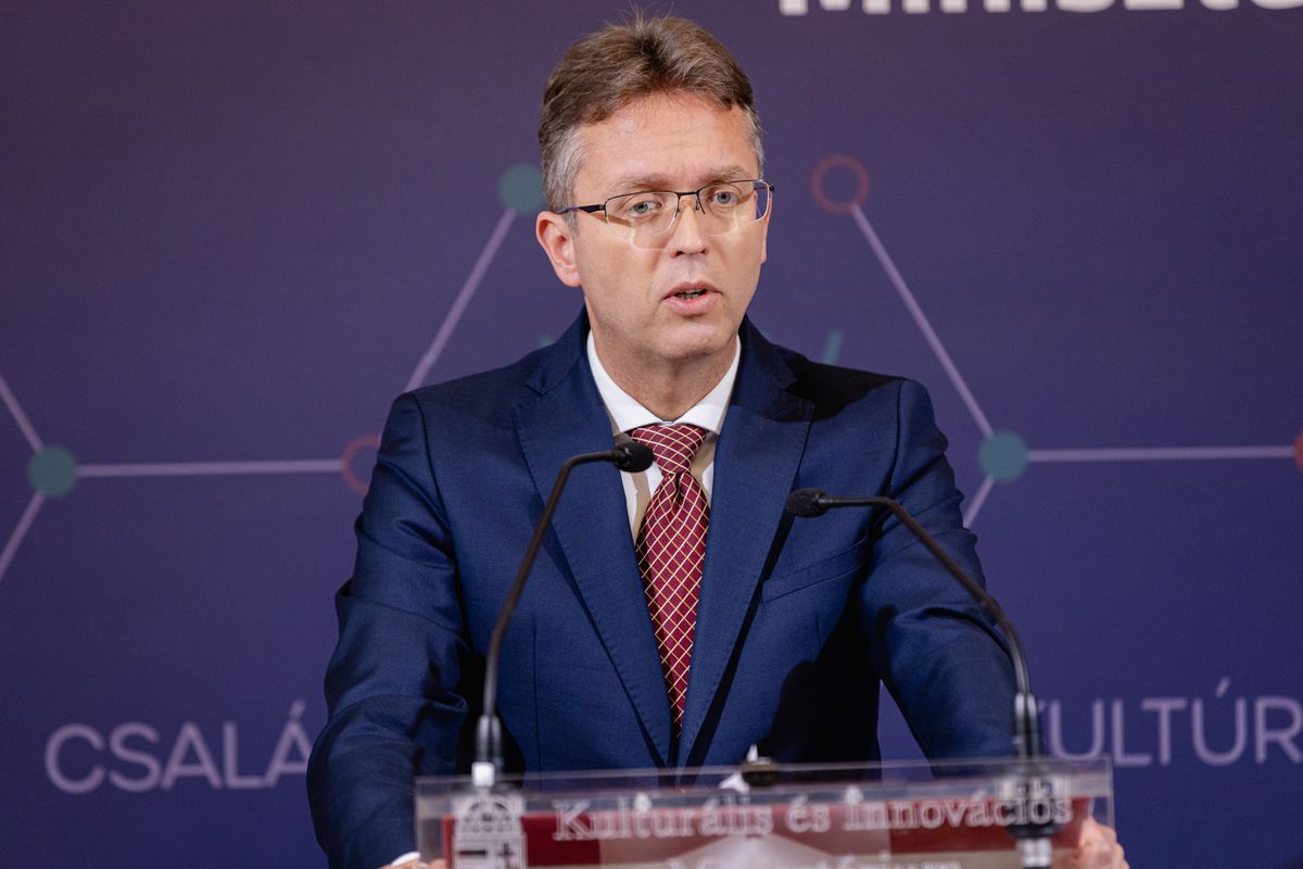 Budapest, 2025. november 24.
Hankó Balázs kultúráért és innovációért felelős miniszter az Élvonal Csúcskutatási és Tehetséggondozó Alapítvány és a megújult HUN-REN Magyar Kutatási Hálózat irányító testületének megalakulásáról tartott sajtótájékoztatón a Kulturális és Innovációs Minisztériumban 2025. november 24-én.
MTI/Hatházi Tamás