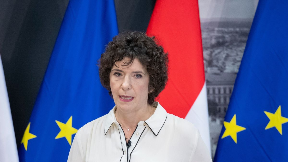 Budapest, 2025. szeptember 6.
Dobrev Klára, a Demokratikus Koalíció (DK) elnöke beszédet mond a párt politikai évadnyitó rendezvényén a budapesti La Vida Duna Rendezvényházban 2025. szeptember 6-án.
MTI/Szigetváry Zsolt