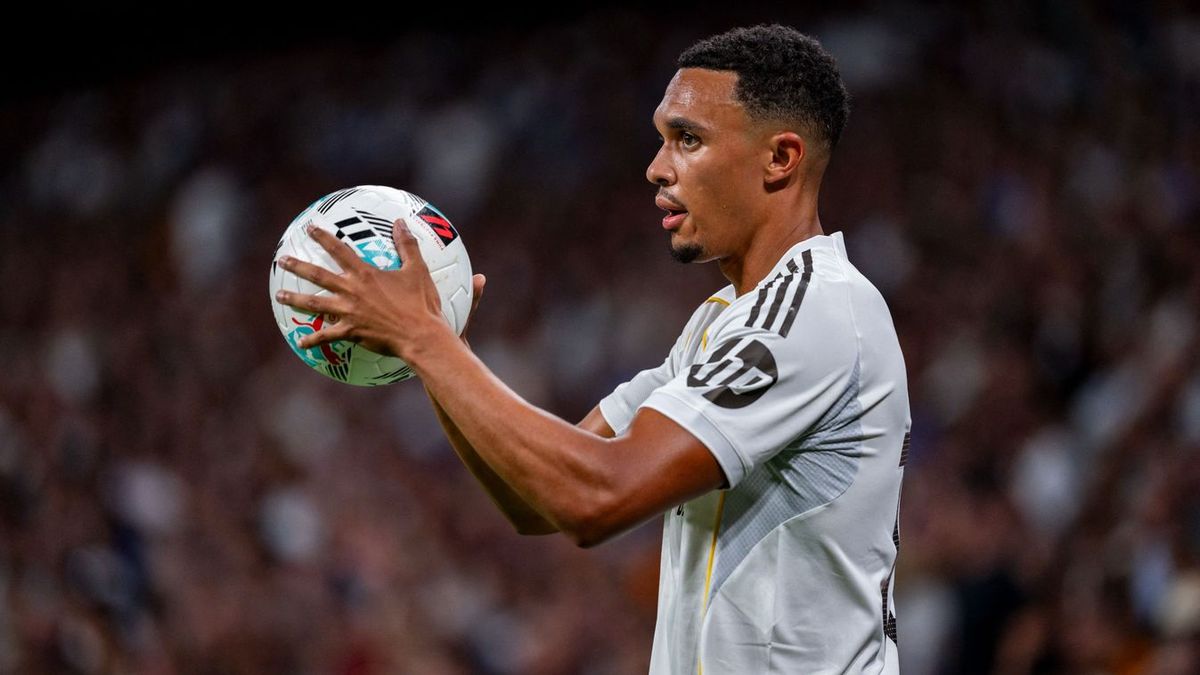 Alexander-Arnold elárulta, a Liverpool három játékosa üzent neki, Szoboszlai nem