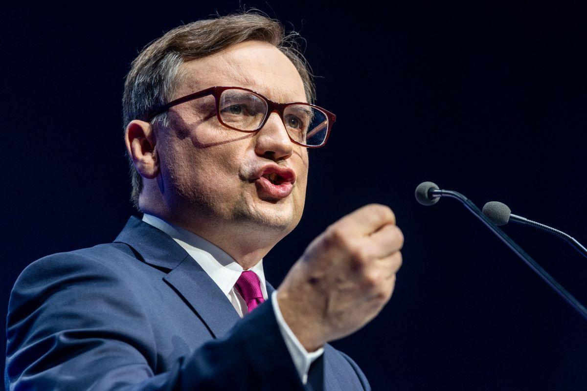 A lengyel értelmiség kiáll a volt miniszter mellett