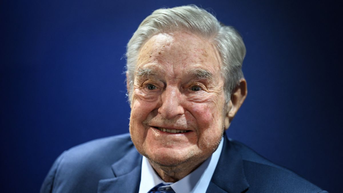 Soros György,Hungarian-born US investor and philanthropist George Soros smiles after delivering a speech on the sidelines of the World Economic Forum (WEF) annual meeting in Davos on May 24, 2022. (Photo by Fabrice COFFRINI / AFP)