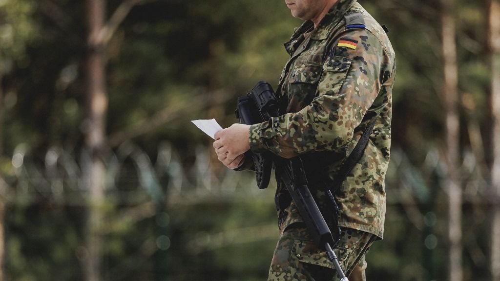 Sorkatonaság és szabadságjogok – meddig terjed az állam hatalma?