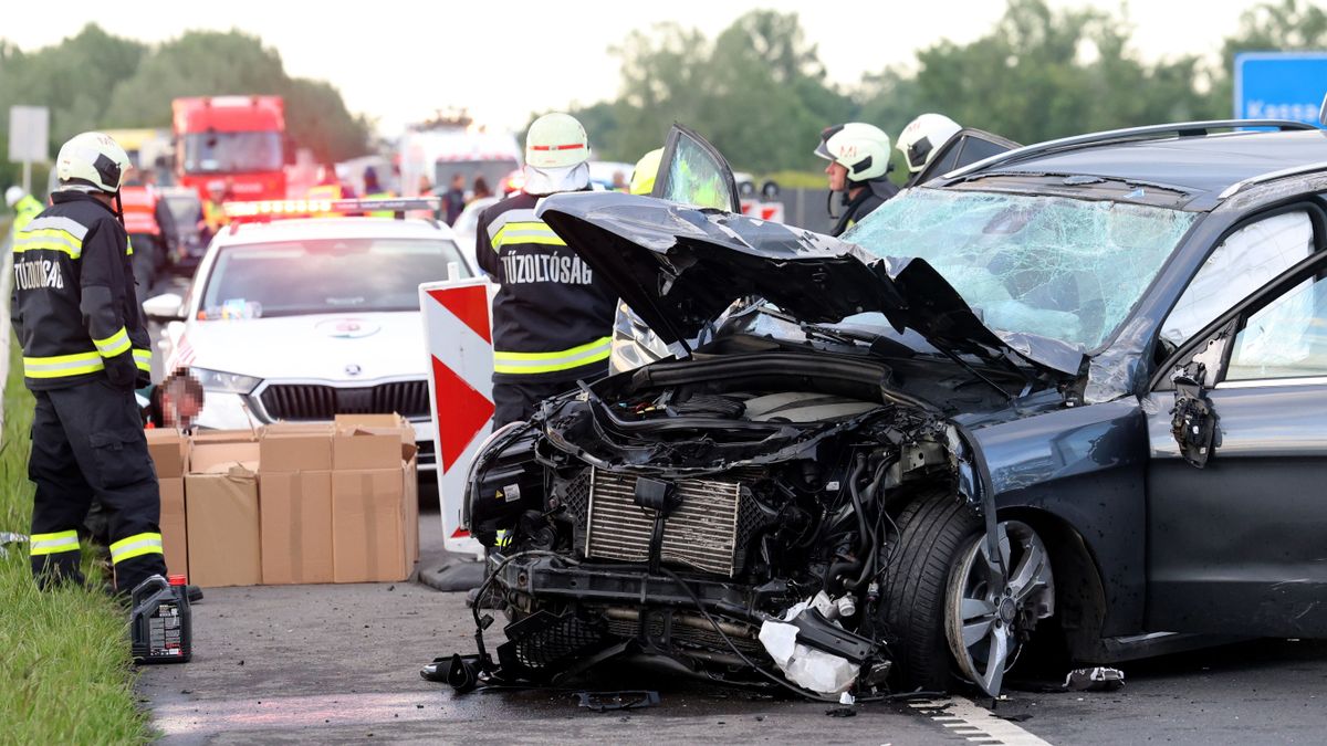 Na avtocesti M5 prišlo do verižnega trčenja, vpletenih več vozil
