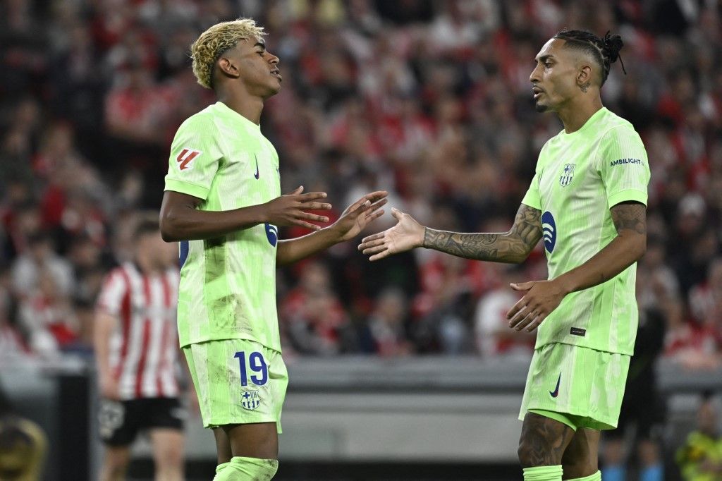 Lamine Yamal és Raphinha akár már a Chelsea elleni BL-meccsen együtt szerepelhet a Barcelonában. A brazil klasszis honfitársát, Estevaót méltatja