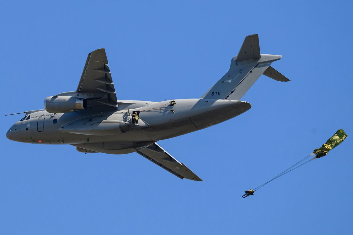 Eegy KC-390 katonai szállító repülőgép az Adaptive Hussars 2025 gyakorlaton (Fotó: MTI/Vasvári Tamás)
