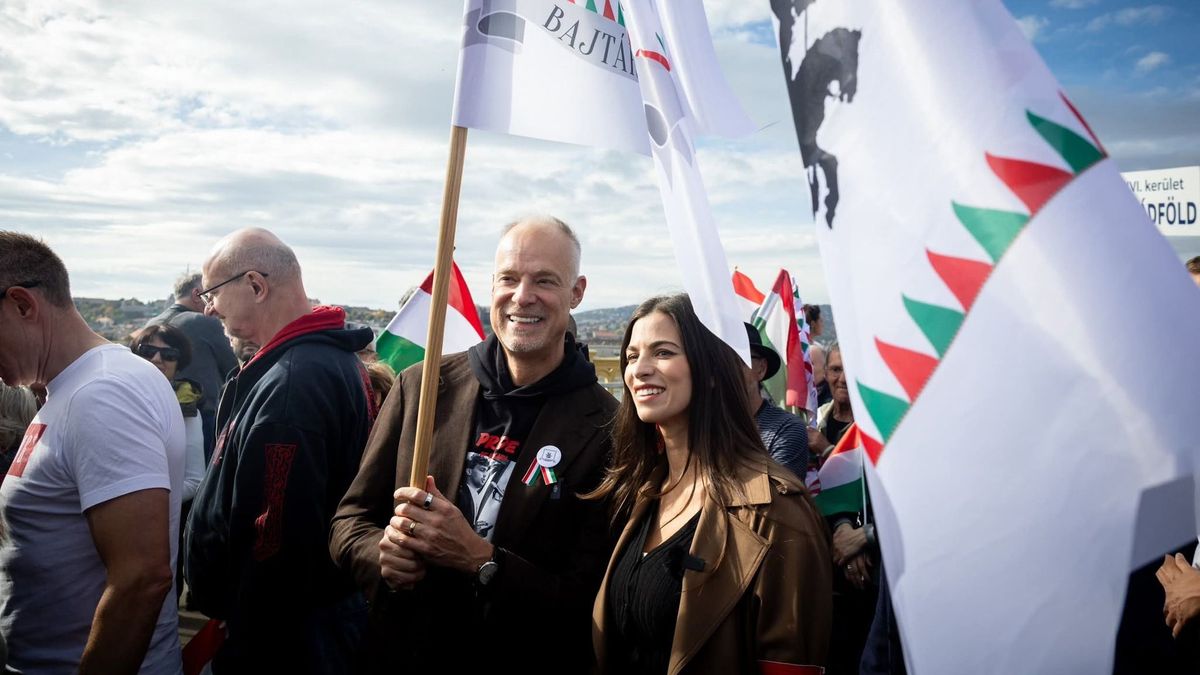 A honvédelmi miniszter is kitöltötte a nemzeti konzultációt, üzent a katonáknak is + videó