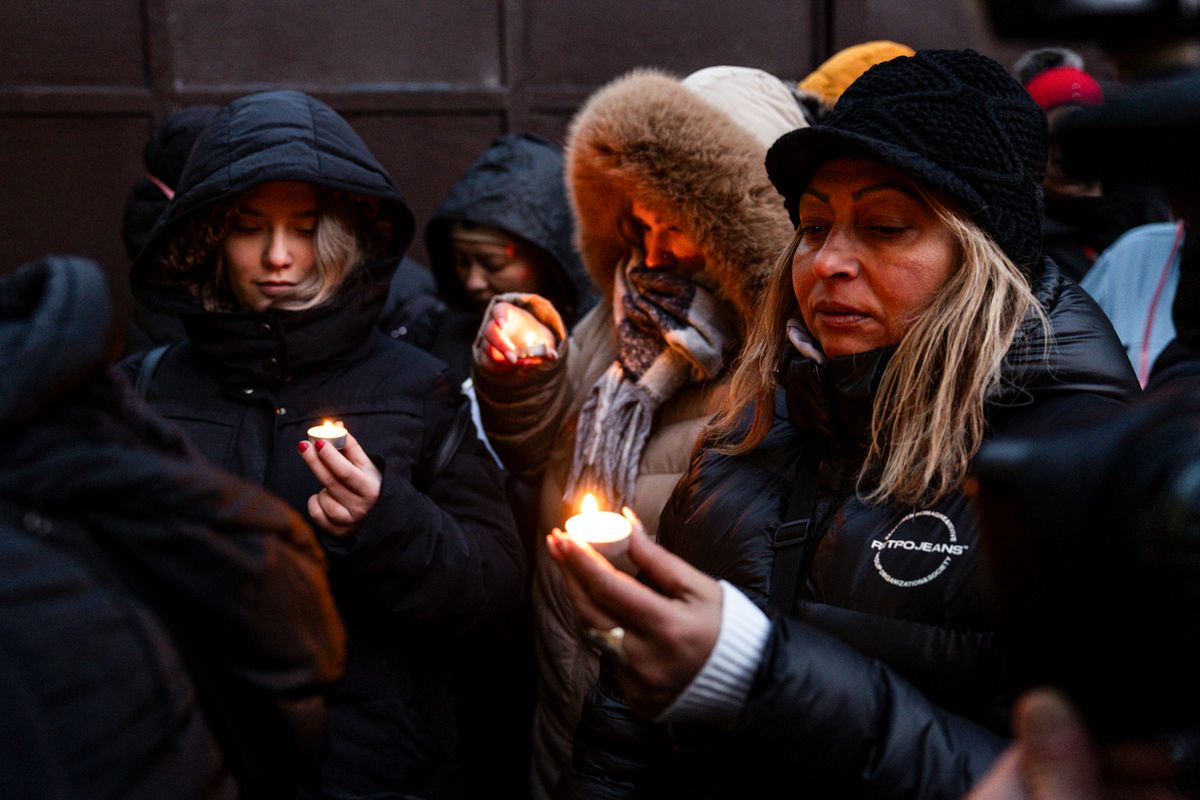  Lélek Ház előtt tüntetni fognak Pikó András és az Oláh József lemondásáért nők. Fáklyás tüntetés lesz