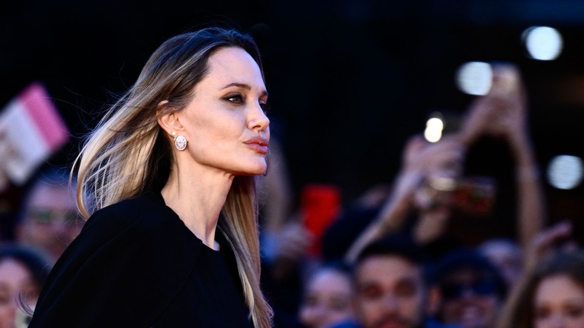 Angelina Jolie gyalog folytatta Ukrajnai útját