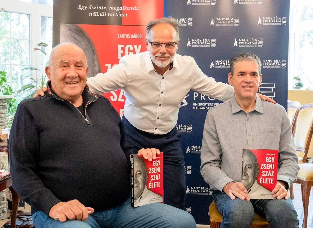 Vass Sándor, Harle Tamás és Lantos Gábor a könyvbemutatón. A portré könyv a magyar kézilabda vitatott eseményeit tárja fel