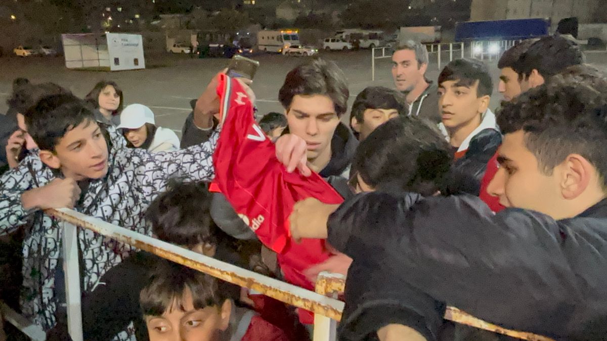 Szoboszlai és Kerkez aláírása aláírása az örmény szurkolóknak is kincset ér 